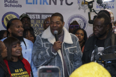 Busta-Rhymes-Day-Turkey-give-way-324