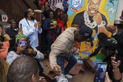 Busta-Rhymes-Day-Turkey-give-way-301